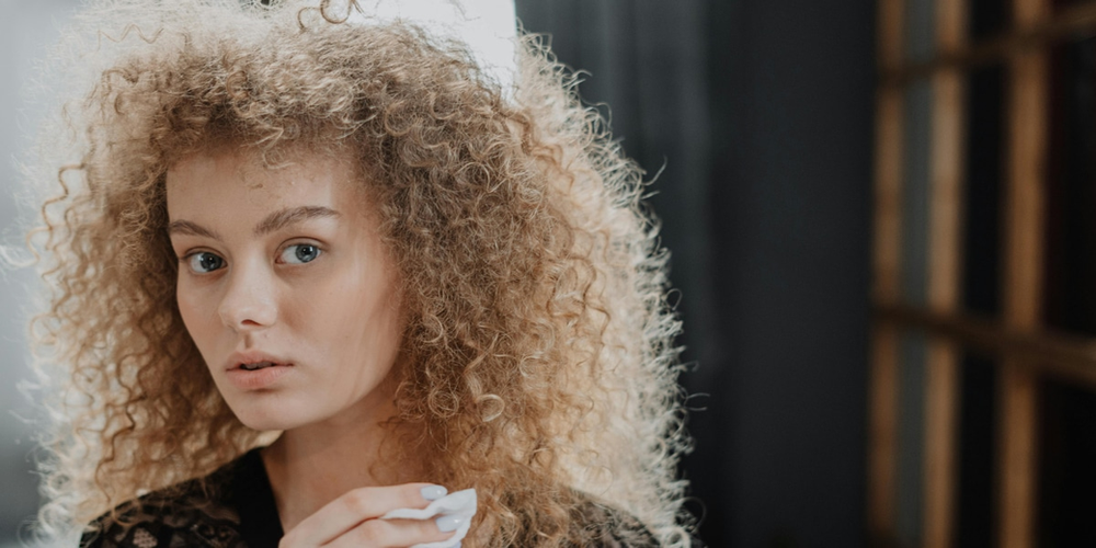 Choosing the Right Combs and Curlers for Curly Hair